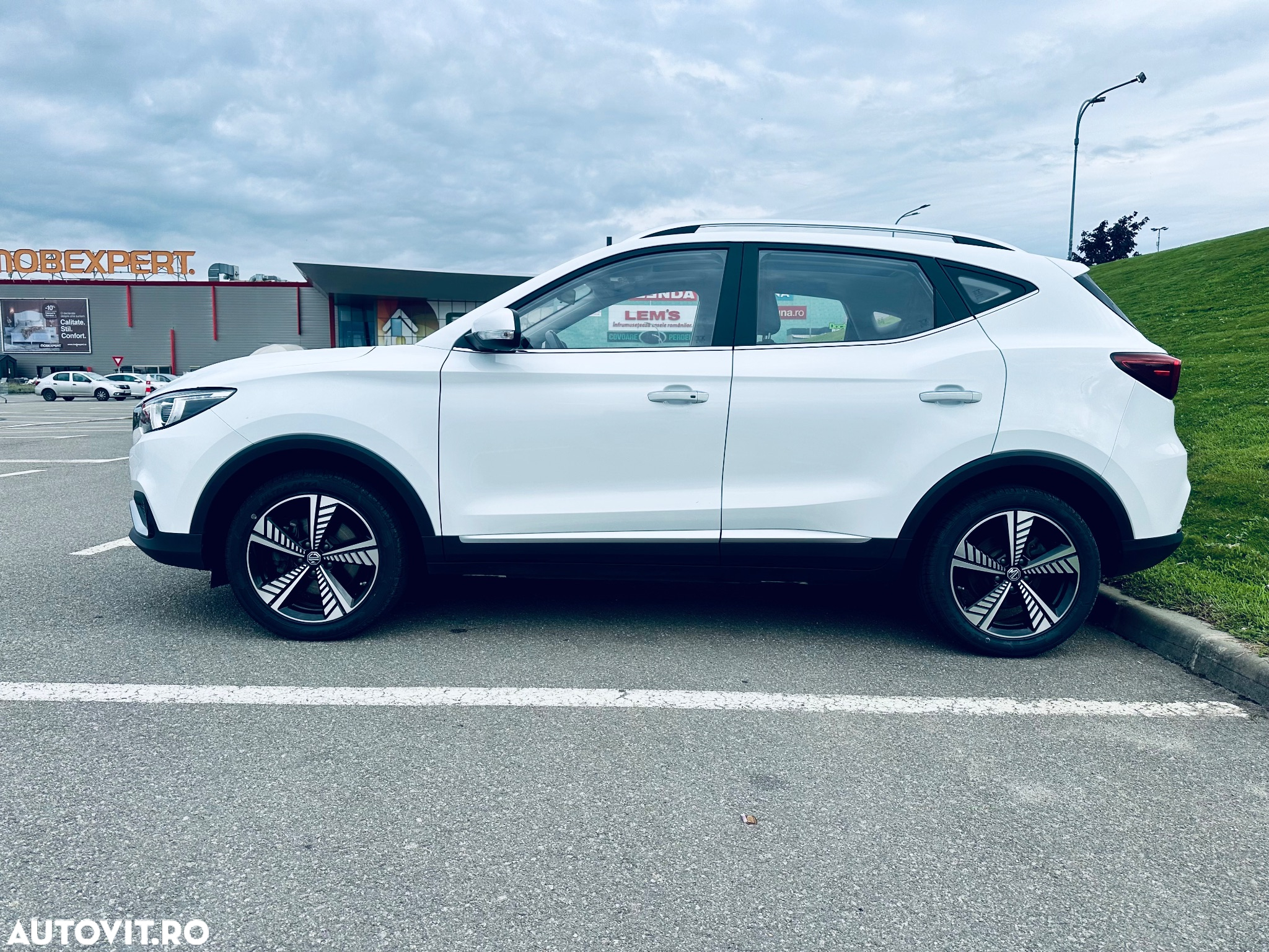 MG ZS EV Maximal Luxury - 13