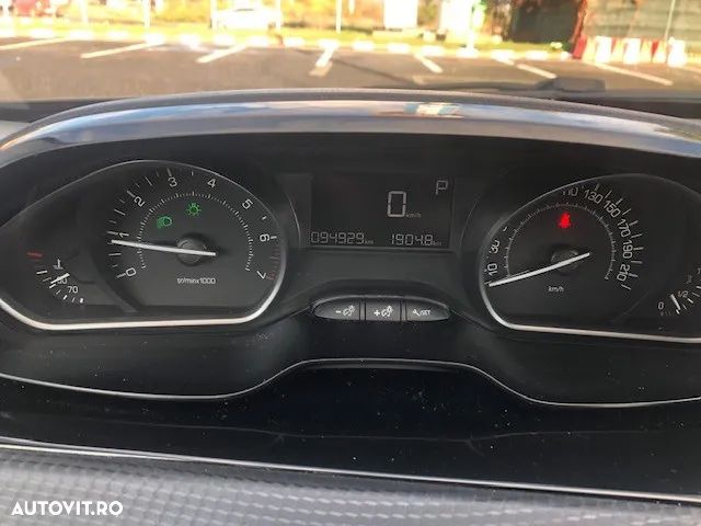 Peugeot 2008 1.2 PureTech Turbo EAT6 S&S Allure - 8