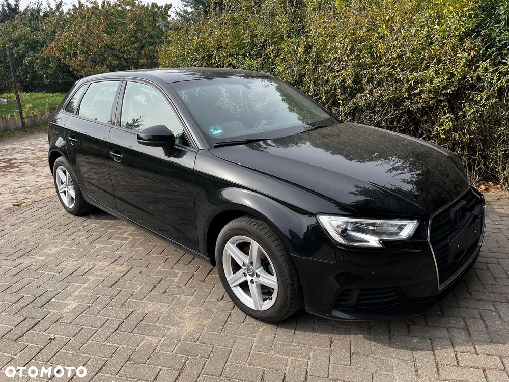 Audi A3 Sportback 1.6 TDI design - 1
