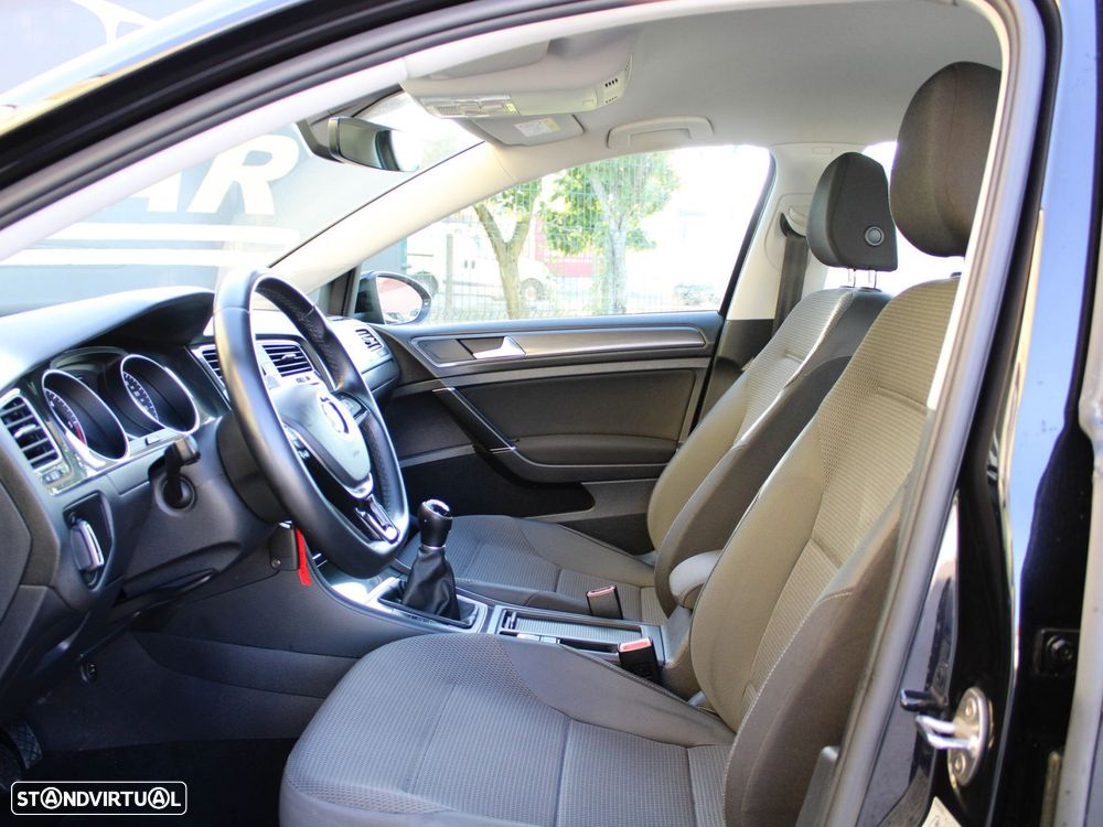 VW Golf Variant 2.0 TDi Confortline - 21
