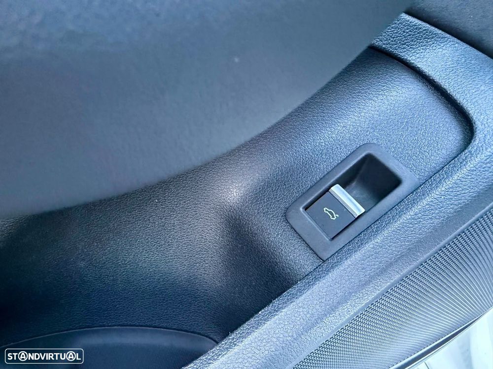 Audi A4 Avant 40 TDI S line S tronic - 32