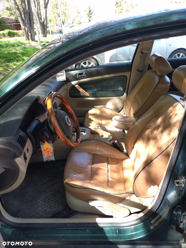 Volkswagen Passat 1.9 TDI Highline - 8