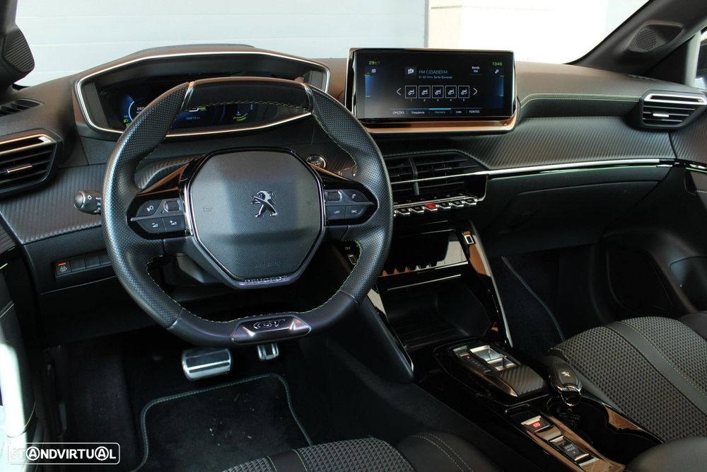 Peugeot e-208 GT+ - 23