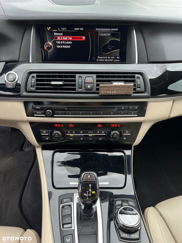 BMW Seria 5 550i xDrive Sport-Aut Luxury Line - 29