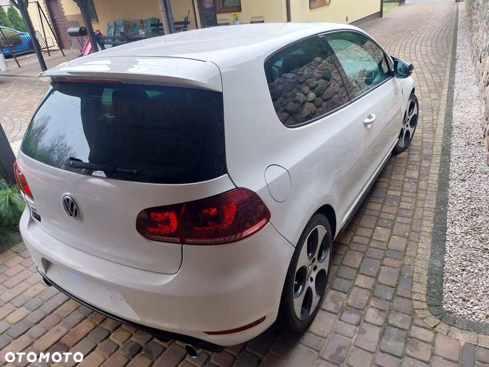 Volkswagen Golf - 25