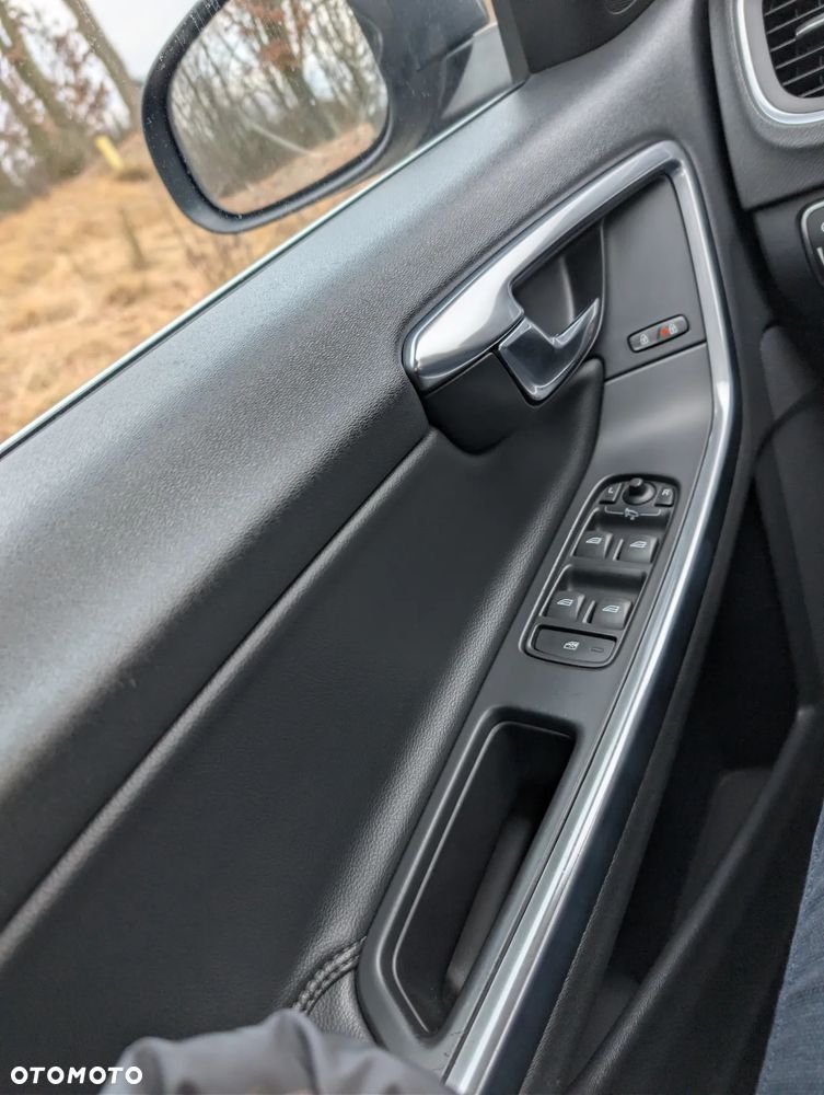 Volvo S60 T5 Drive-E Dynamic Edition (Momentum) - 11