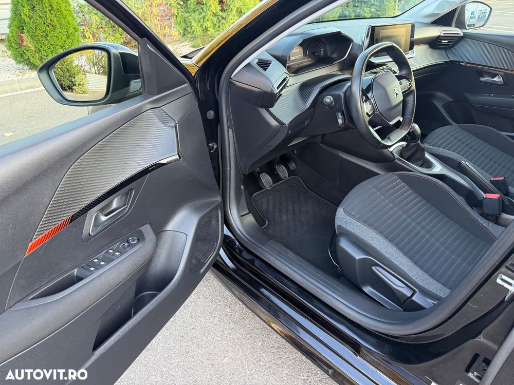 Peugeot 208 - 10