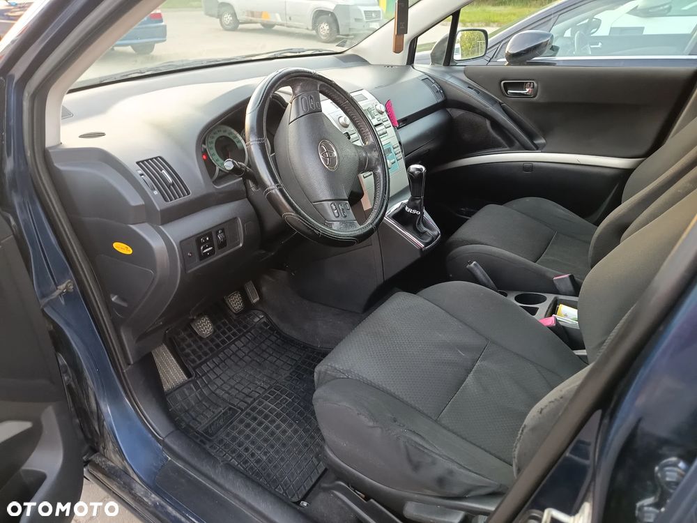 Toyota Corolla Verso - 10