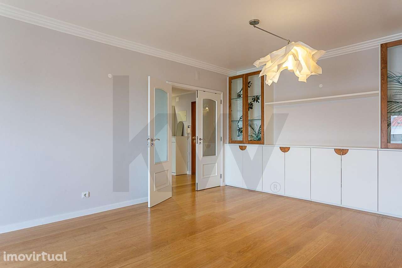 ARRENDAMENTO |T1 RENOVADO | VISTA MAR, BOX e ARRECADAÇÃO |BUZANO, CASC - Grande imagem: 5/22