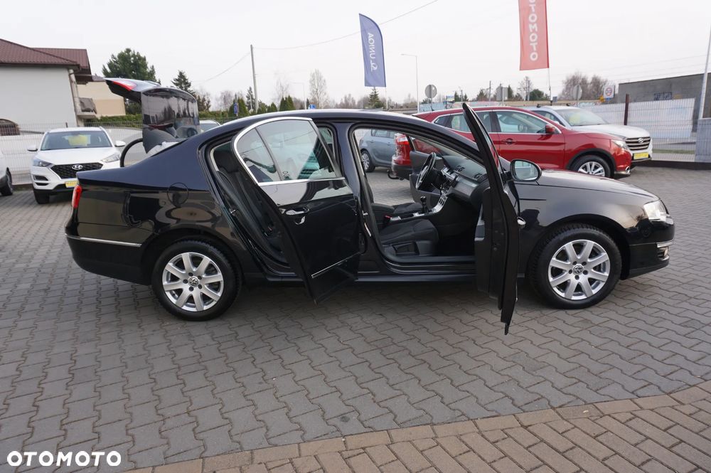 Volkswagen Passat 1.6 Comfortline Family - 18