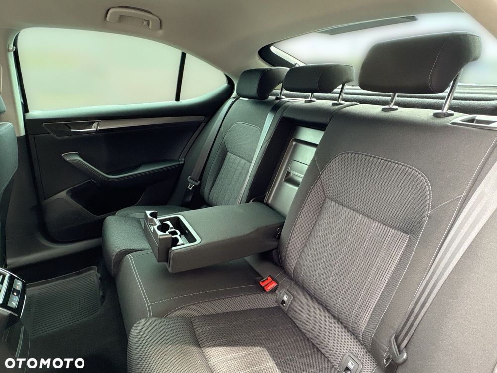 Skoda Superb 2.0 TDI SCR Style DSG - 35