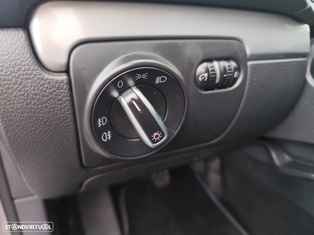 VW Golf 1.6 TDi Trendline BlueMotion - 17