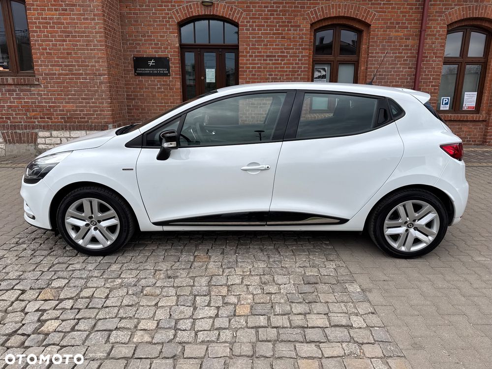 Renault Clio 1.2 16V 75 Limited - 8