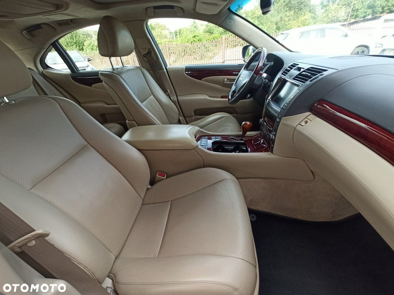 Lexus LS - 13