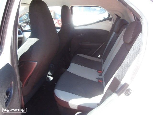 Toyota Aygo 1.0 X-Play+X-Touch - 23