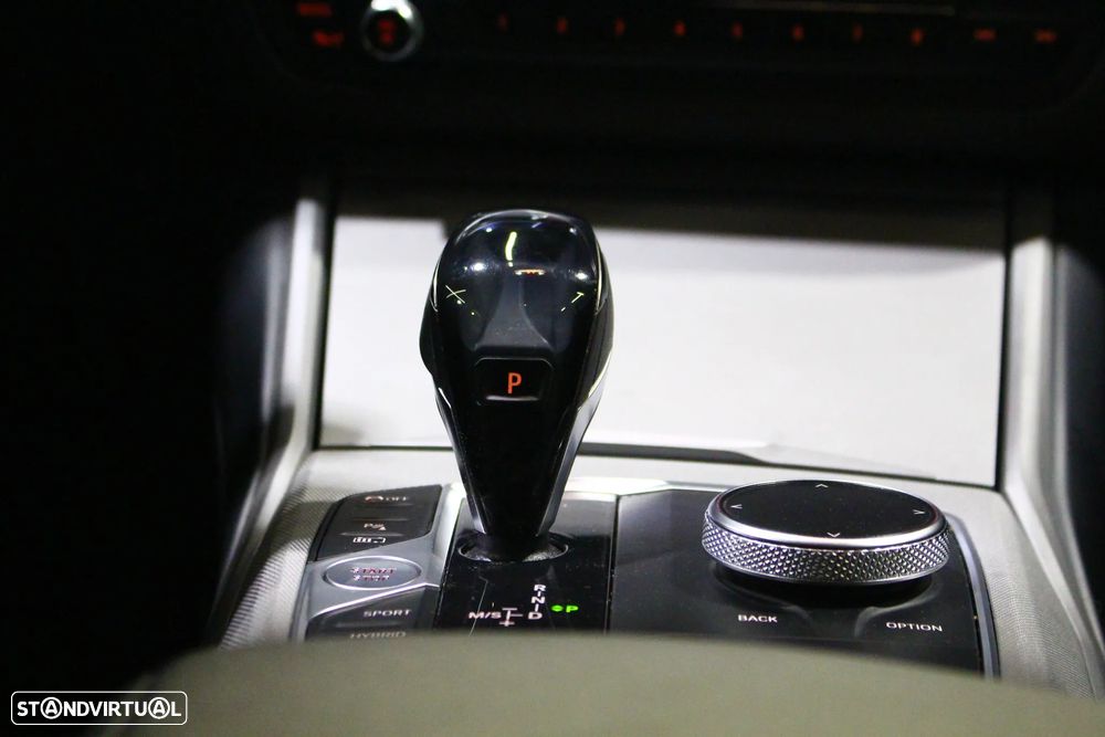 BMW 330 e Touring Line Sport Auto - 23