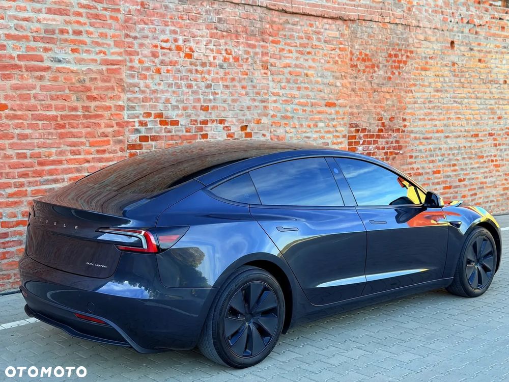 Tesla Model 3 - 7