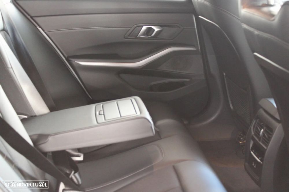 BMW 320 e Touring Corporate Edition Auto - 14