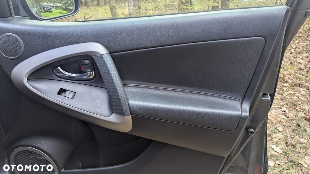 Toyota RAV4 - 12