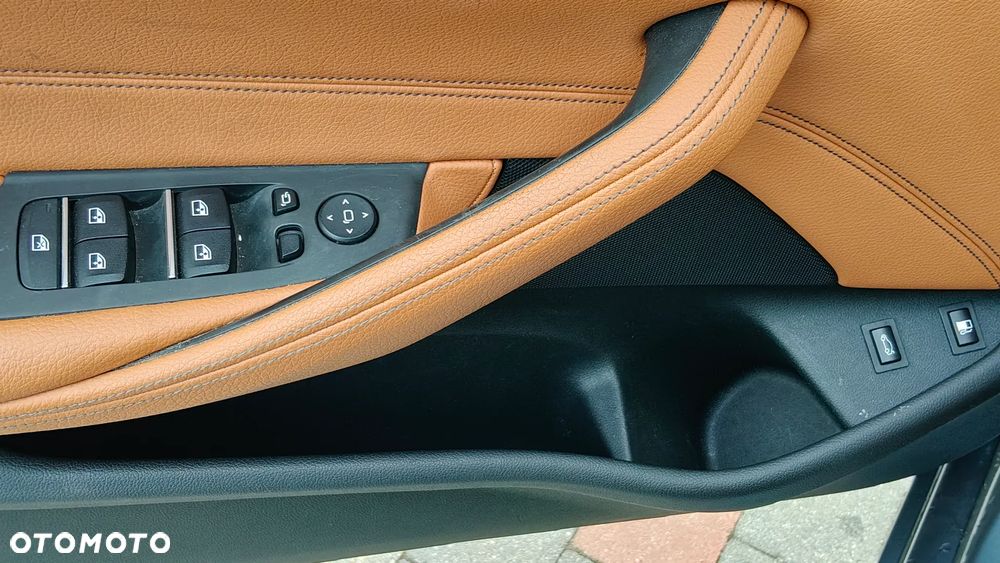 BMW Seria 5 530e iPerformance GPF Business Edition - 34