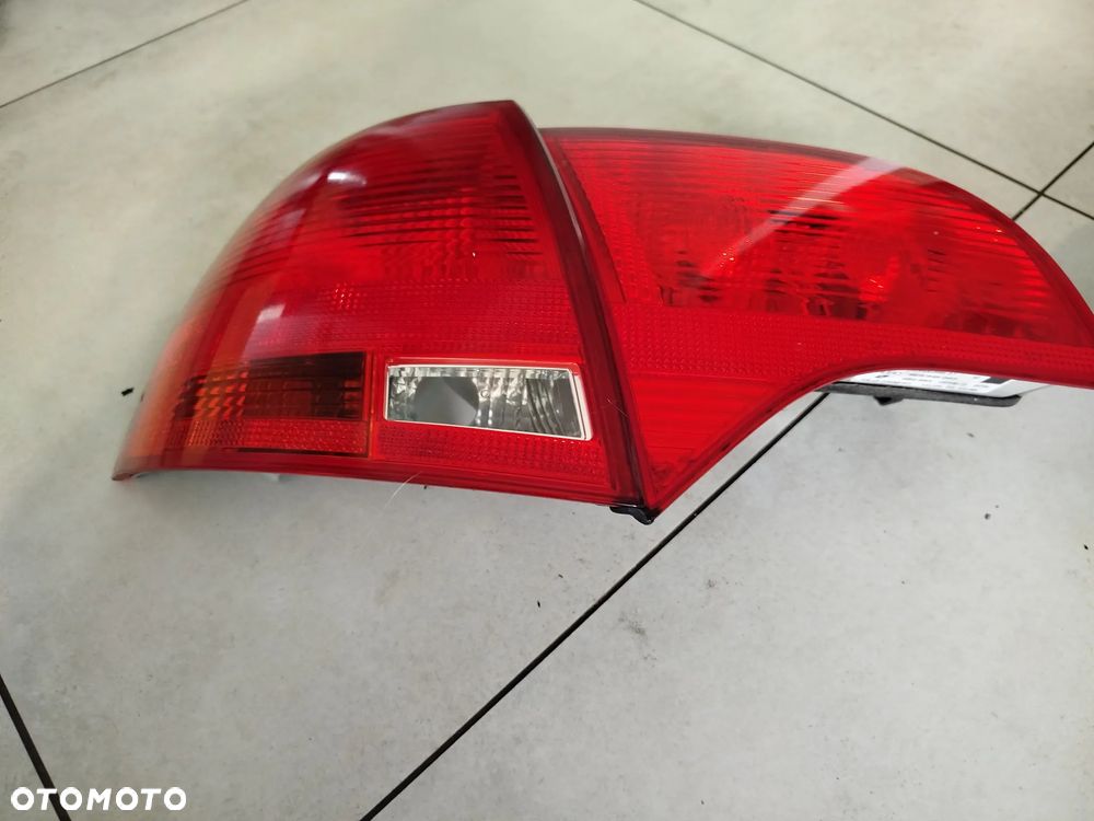Audi A4 B7 lampa tylna prawa lub lewa - 5