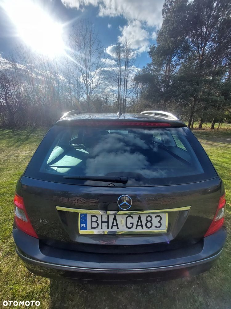 Mercedes-Benz Klasa C 180 CGI BlueEFFICIENCY Avantgarde - 4
