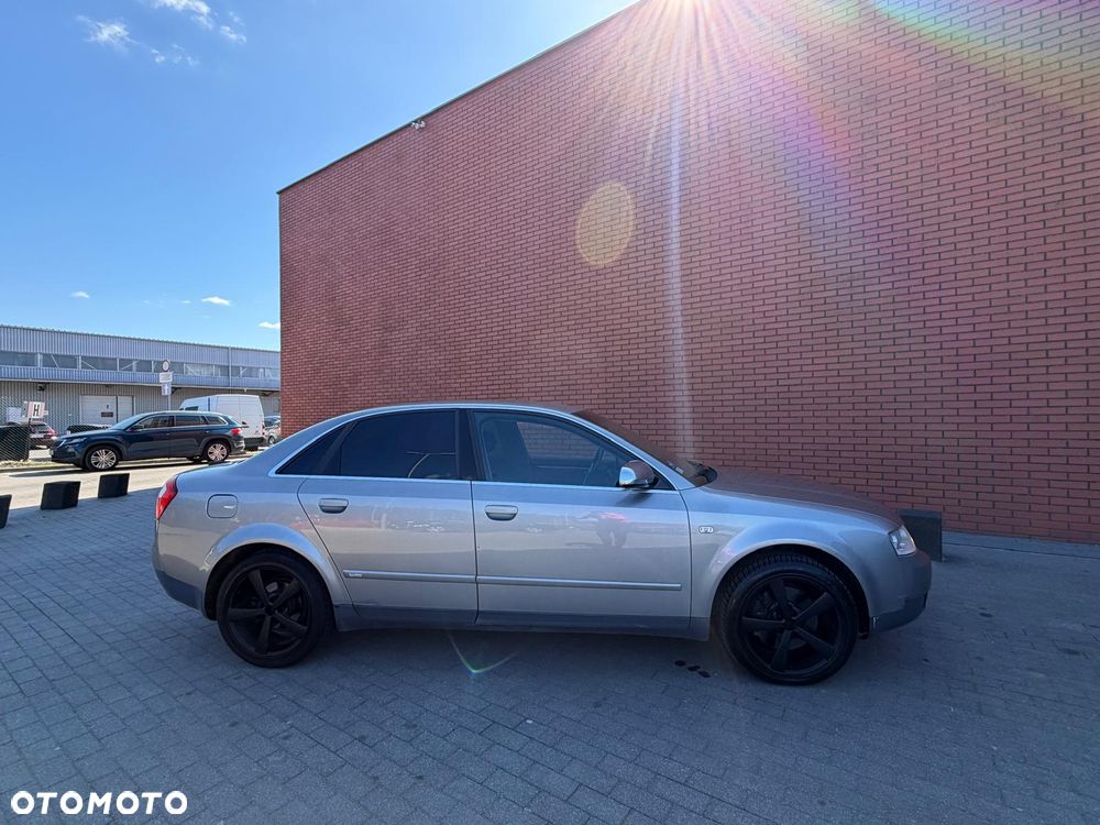 Audi A4 Limousine - 4