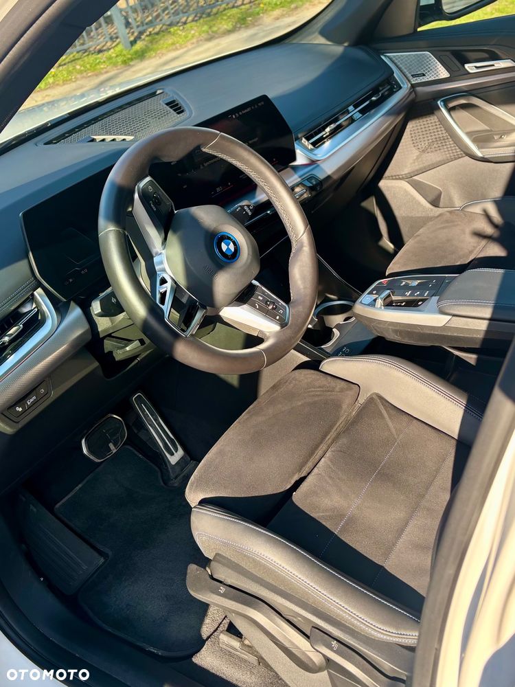 BMW iX1 xDrive30 66.5kWh M Sport - 9