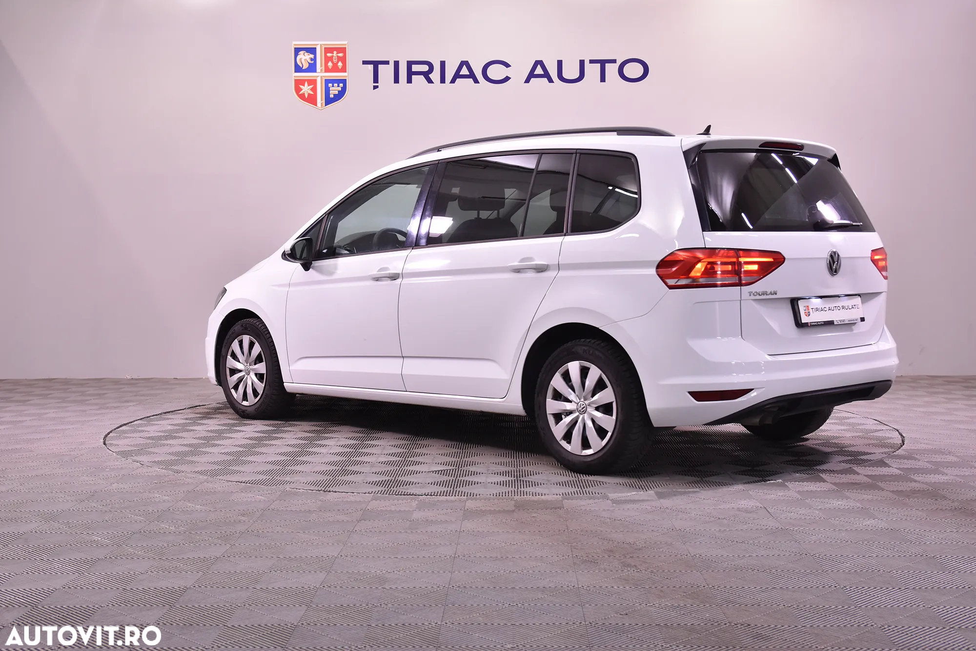 Volkswagen Touran - 3