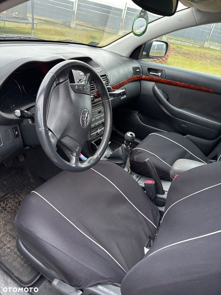 Toyota Avensis 2.2 D-4D Sol - 10