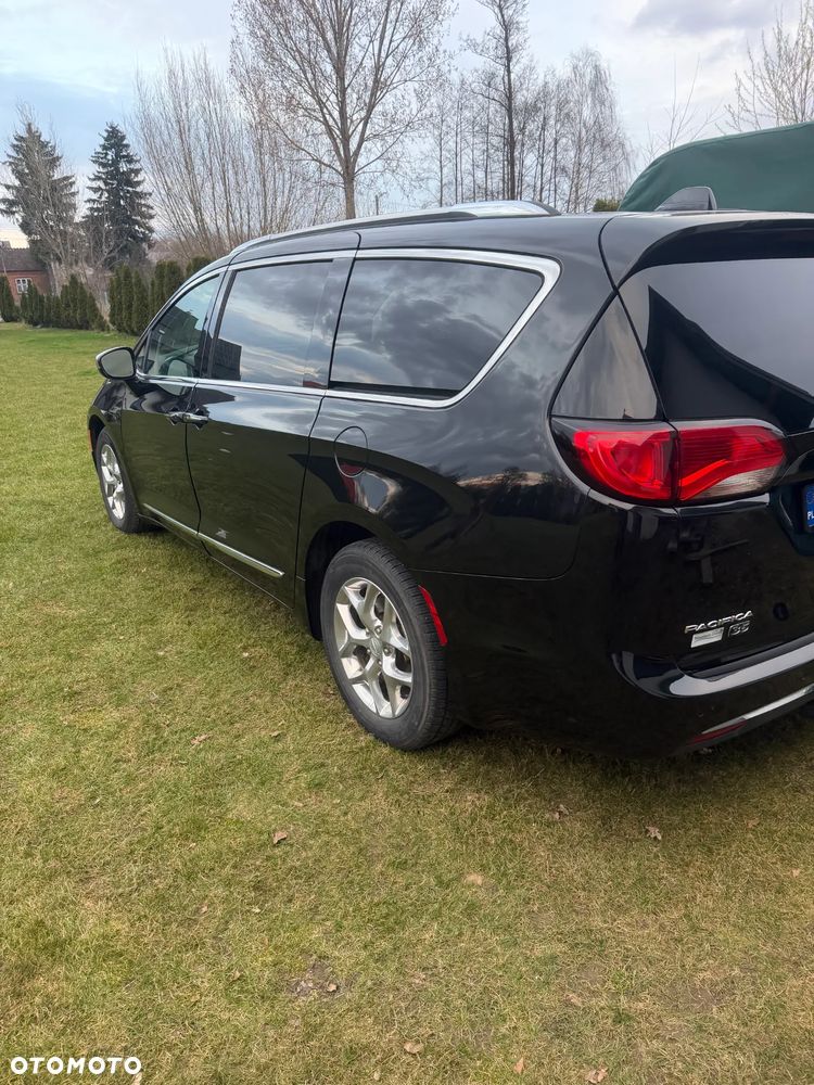 Chrysler Pacifica - 15