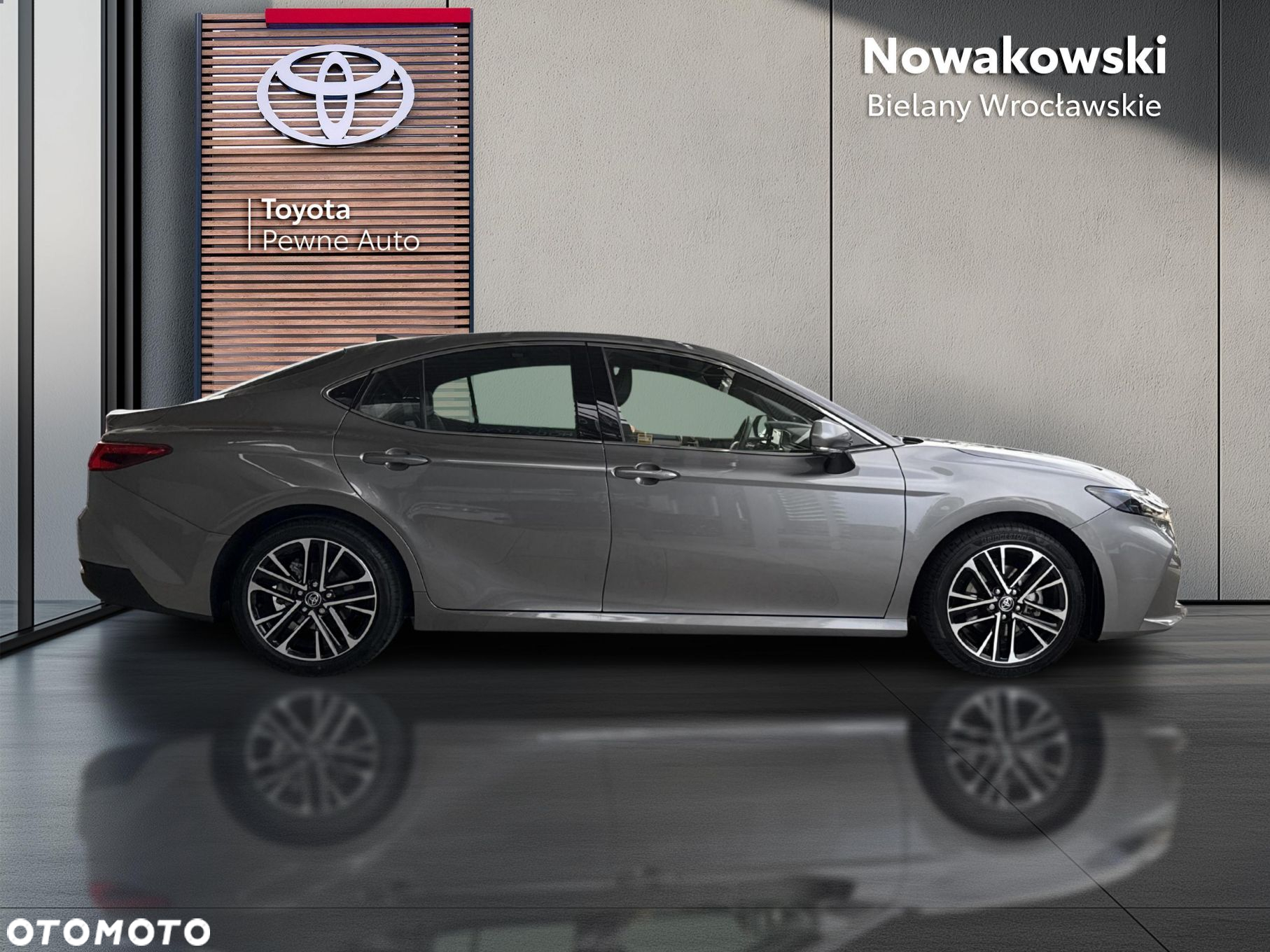 Toyota Camry - 6
