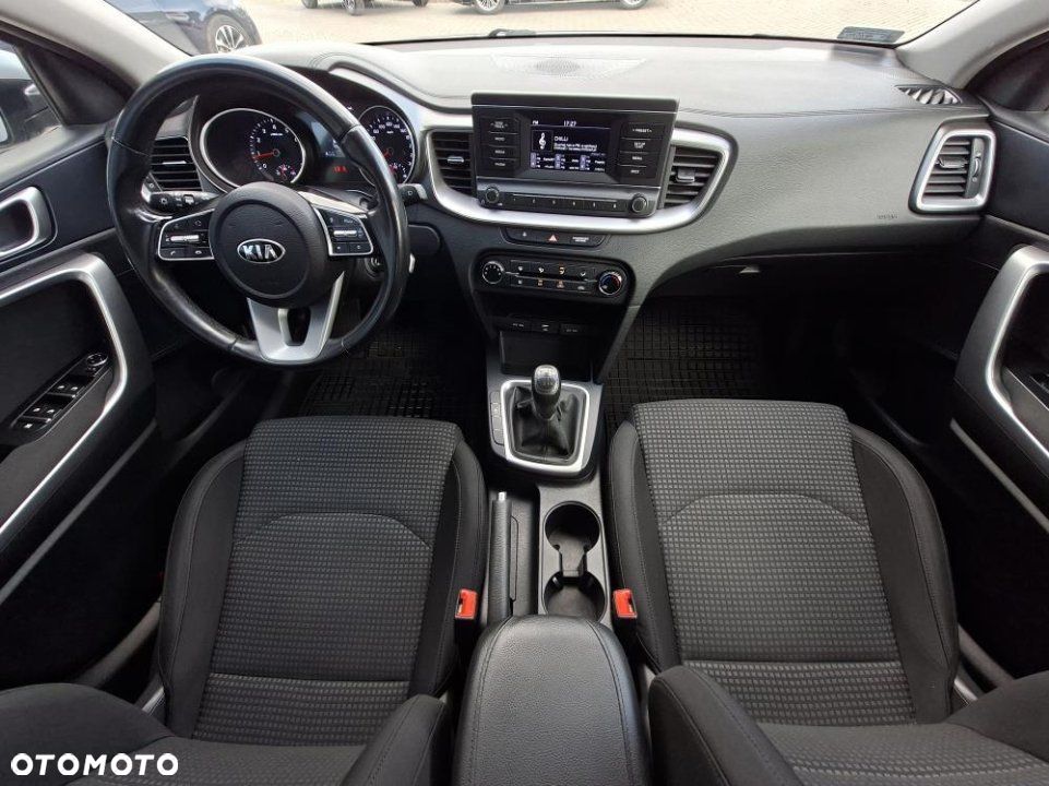 Kia Ceed - 13