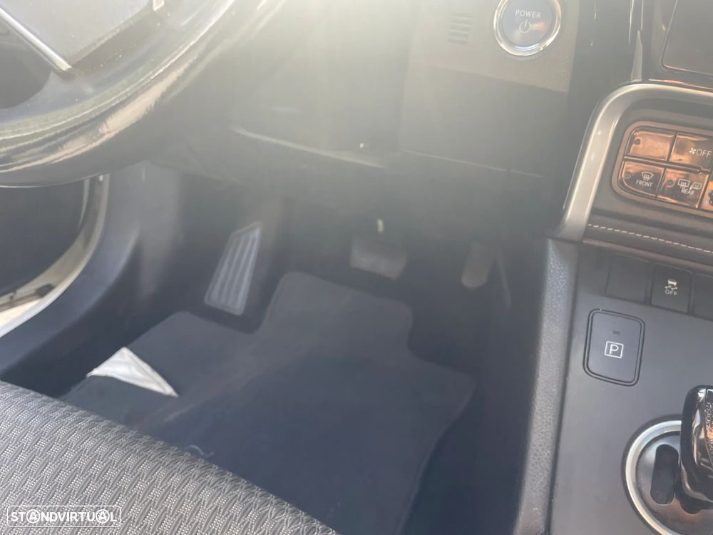 Toyota Auris Touring Sports 1.8 HSD Comfort +P.Techno+P.Sport - 40