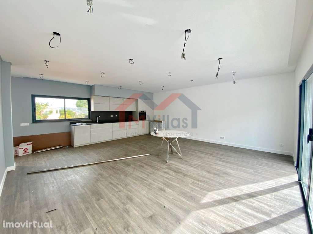 Moradia V3 semi-geminada com piscina e garagem - Albufeira - Grande imagem: 4/35