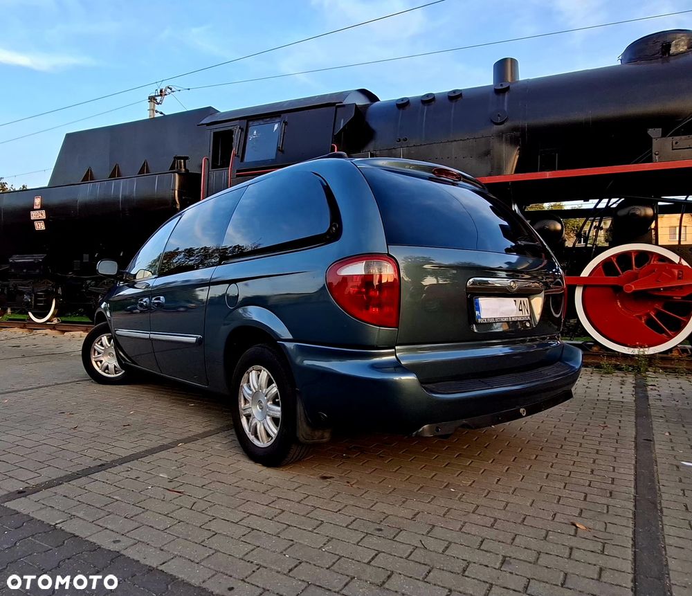 Chrysler Grand Voyager - 24