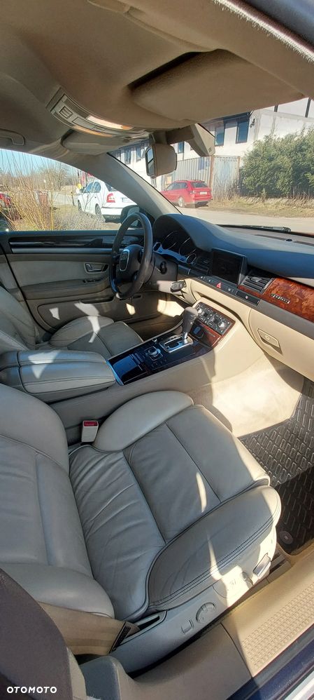 Audi A8 4.2 L Quattro - 9