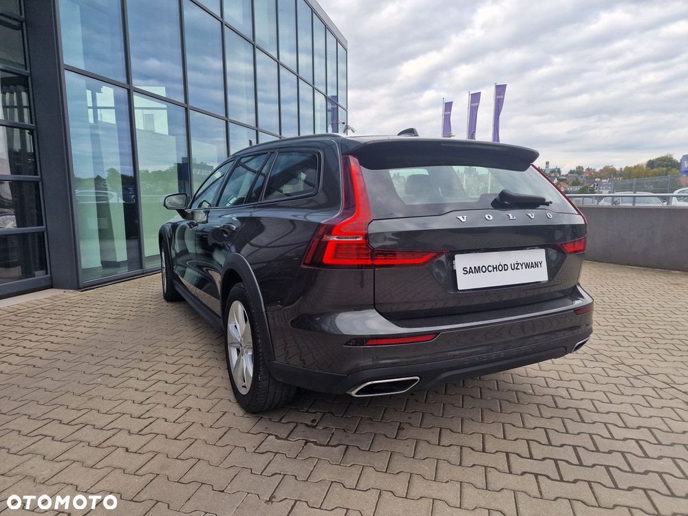 Volvo V60 Cross Country - 6