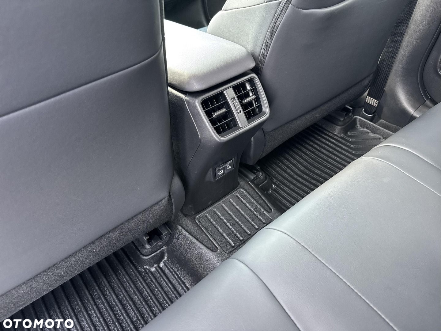 Lexus UX 200 GPF F Impression 2WD - 25