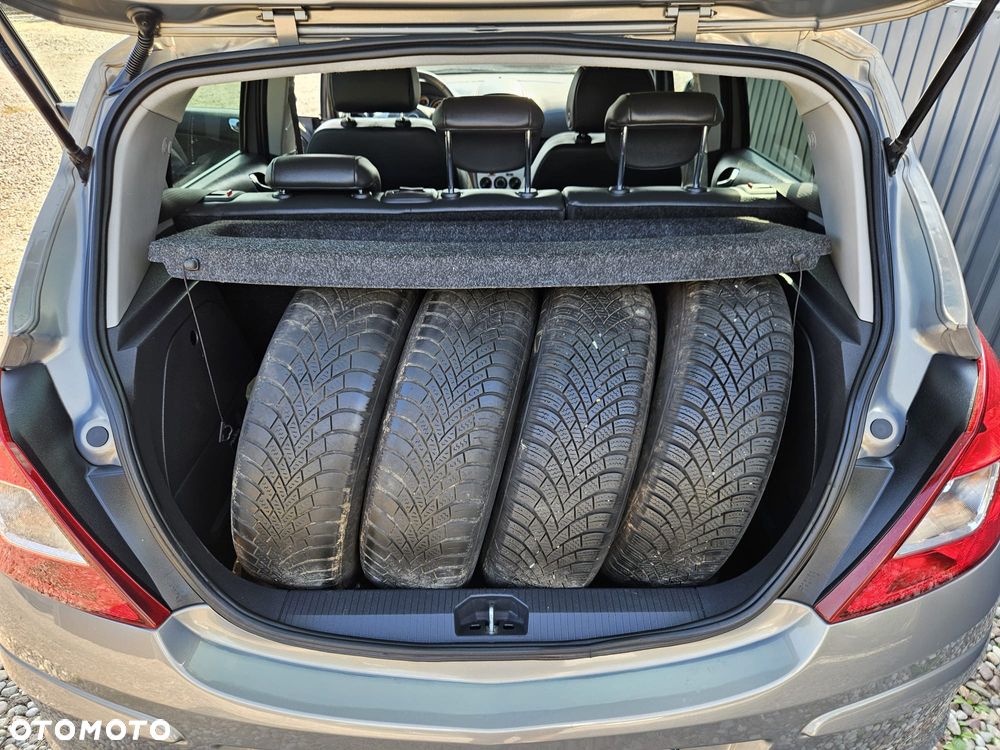 Opel Corsa 1.4 16V 150 Jahre - 9