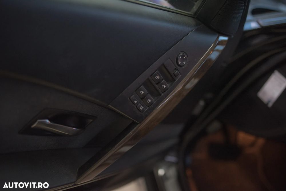 BMW Seria 5 520iA - 10