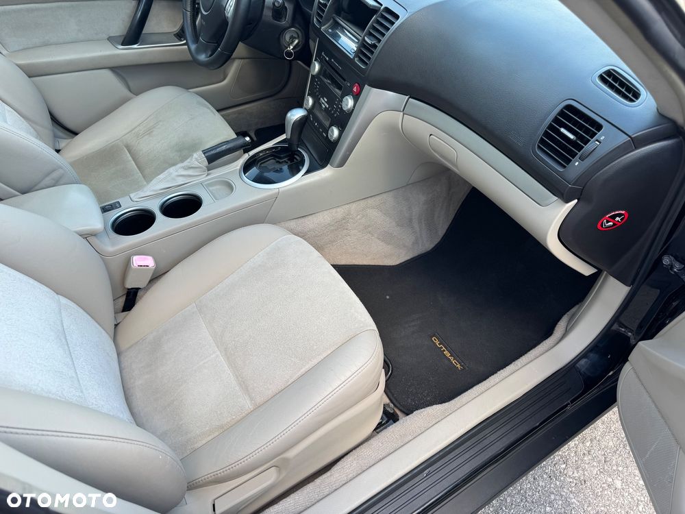 Subaru Outback 2.5RC NAV - 17