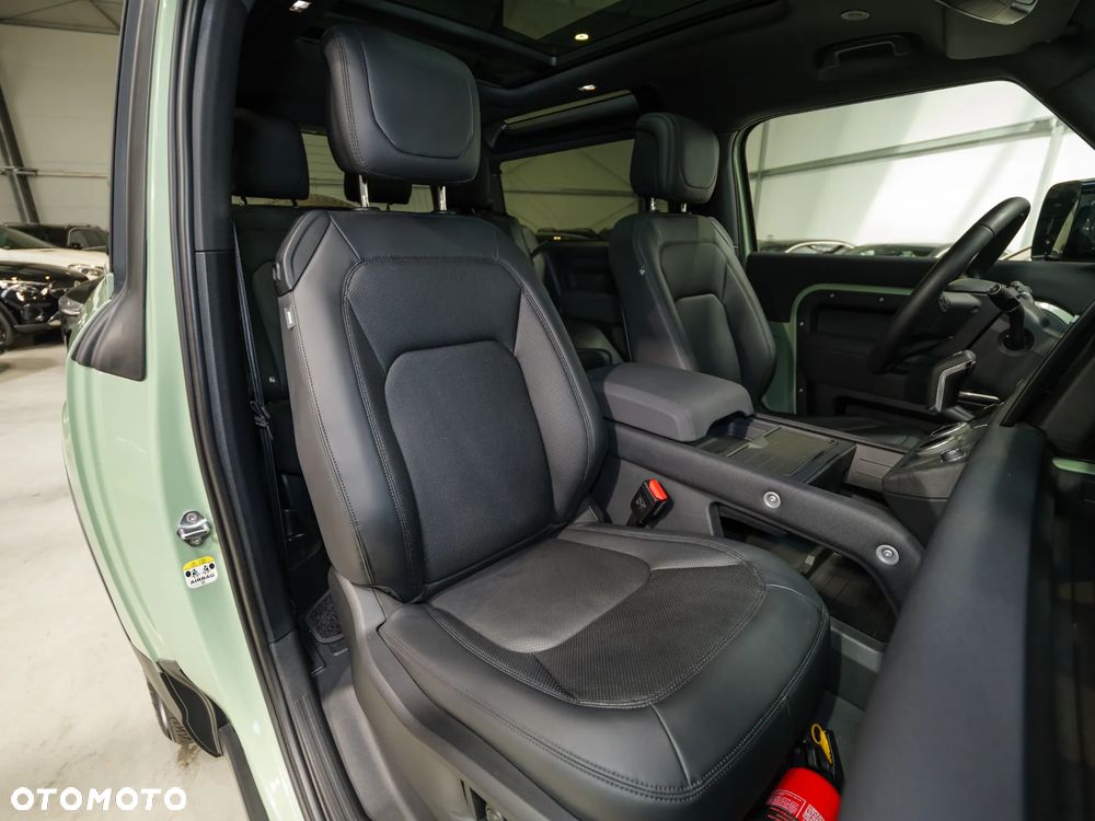Land Rover Defender 3.0 P400 mHEV 75th Limited Edition - 21