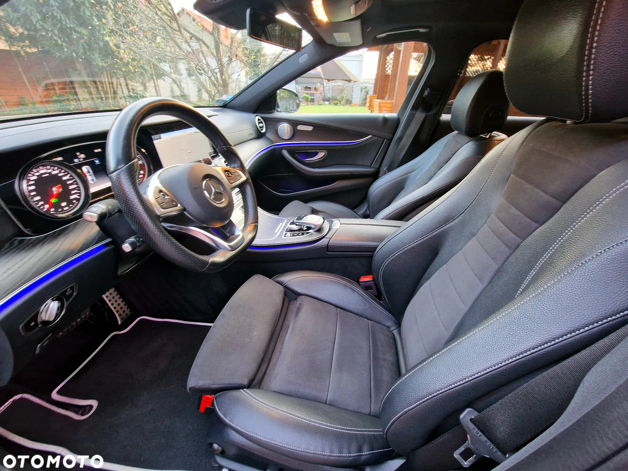 Mercedes-Benz Klasa E 220 d 4-Matic 9G-TRONIC - 16