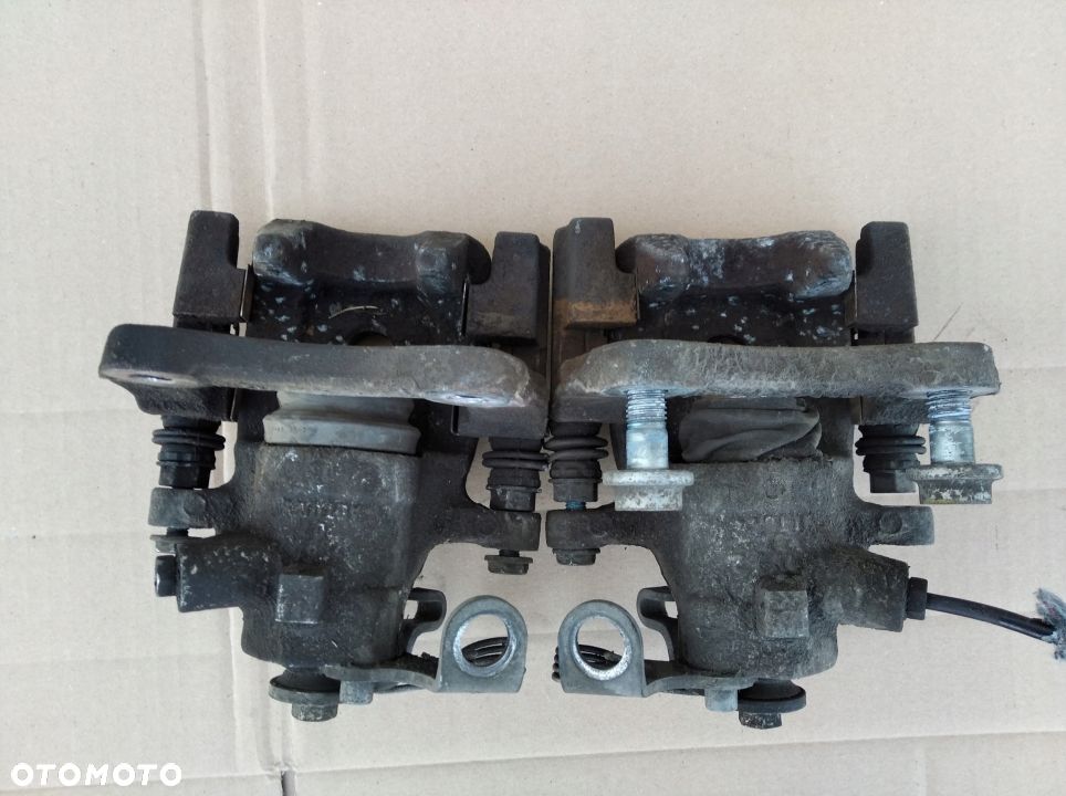 Peugeot 407 SW zacisk hamulcowy tyl prawy lewy - 2