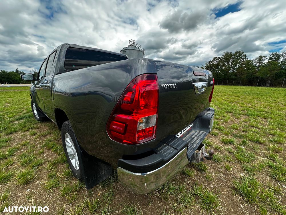 Toyota Hilux 4x4 Double Cab M/T Style - 8