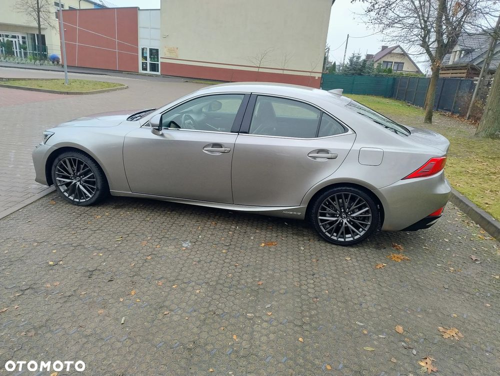 Lexus IS Luxury Line - 3