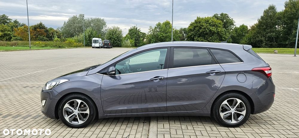 Hyundai i30 blue Kombi 1.4 YES Gold - 21