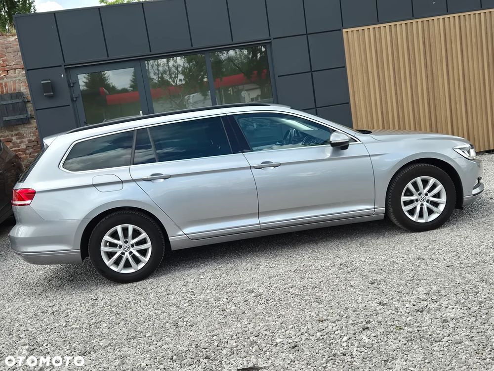 Volkswagen Passat - 12