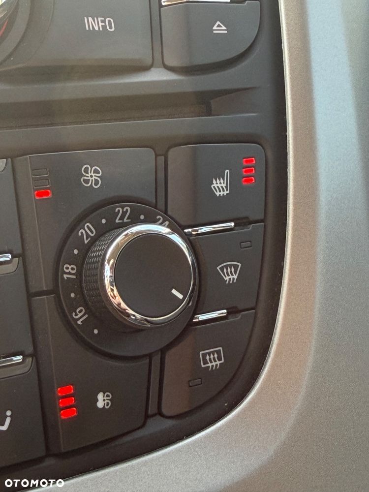 Opel Astra 1.4 Turbo 150 Jahre - 15